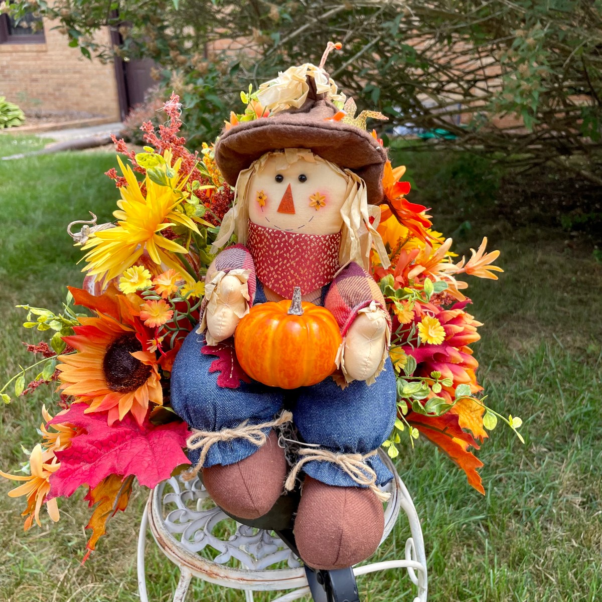 Cozy Up Your Home with Cottagecore Fall Decor and&nbsp;Florals